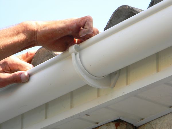Plastic Gutter Repair in Mableton